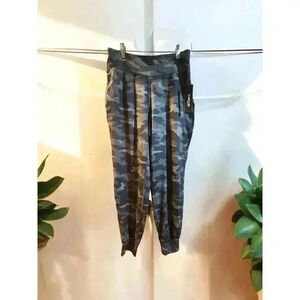 Bebe Sport Jogger Women's Medium Green Grey Camo Wicking Quick Drying NWT New